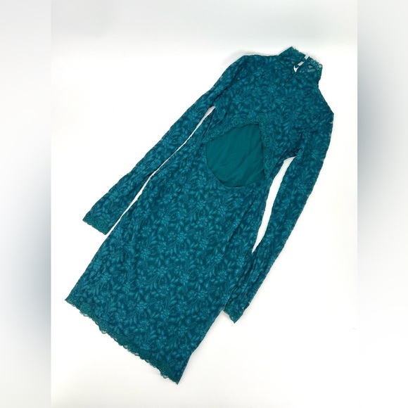 Emerald Green Lace Holiday New Years Eve Long Sleeve Evening Open Back Dress - Picture 13 of 16